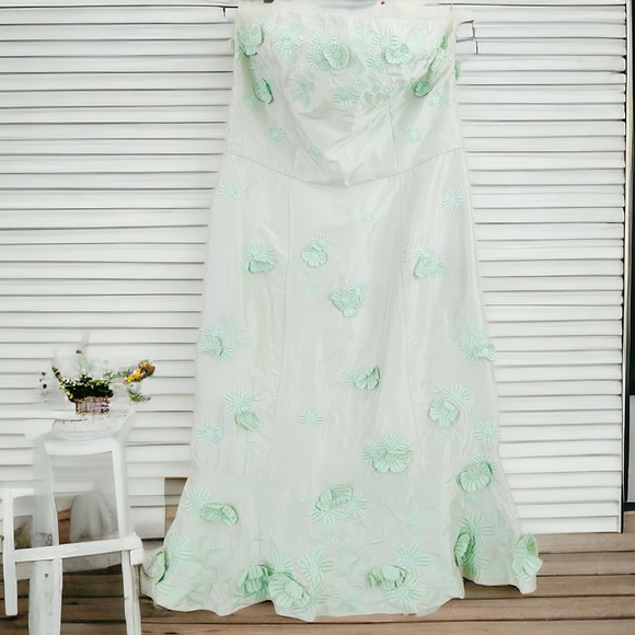 Luca Luca Dresses & Skirts - Luca Luca 100% Silk Seafoam Green 3D Floral Strapless Stunning Dress Size Medium